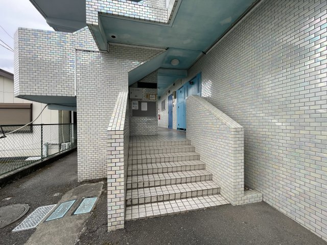 さいたま市桜区西堀２丁目の賃貸マンションのエントランス