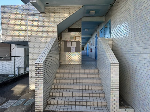 さいたま市桜区西堀２丁目の賃貸マンションのロビー