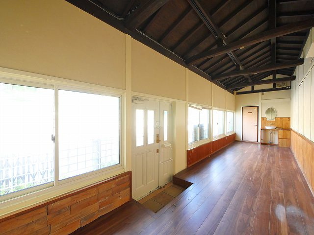 学園大和町　店舗の内装