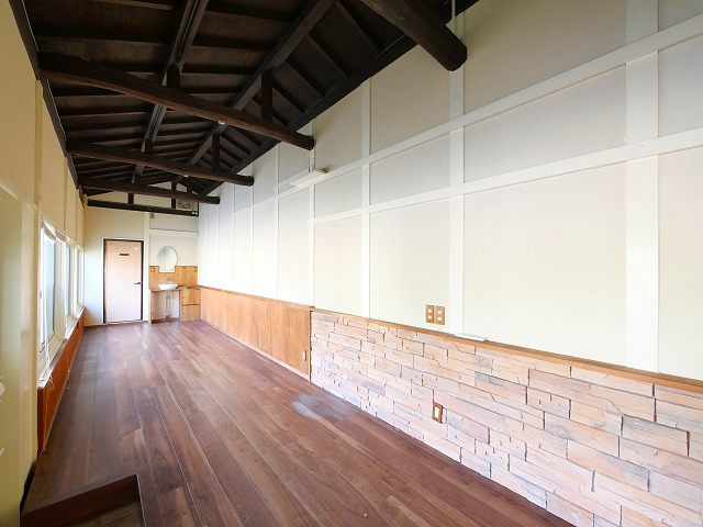 学園大和町　店舗の内装