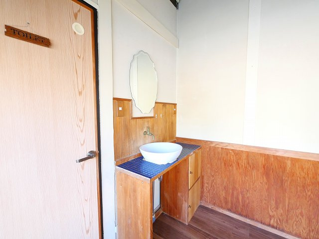 学園大和町　店舗の内装