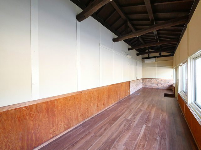 学園大和町　店舗の内装