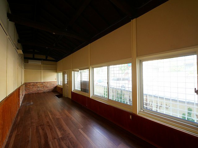 学園大和町　店舗の内装