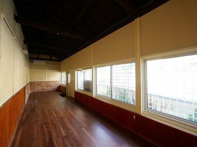 学園大和町　店舗の内装