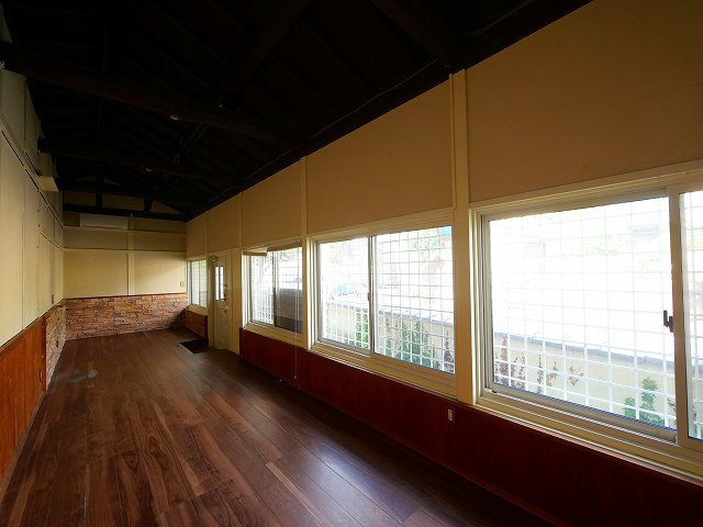 学園大和町　店舗の内装