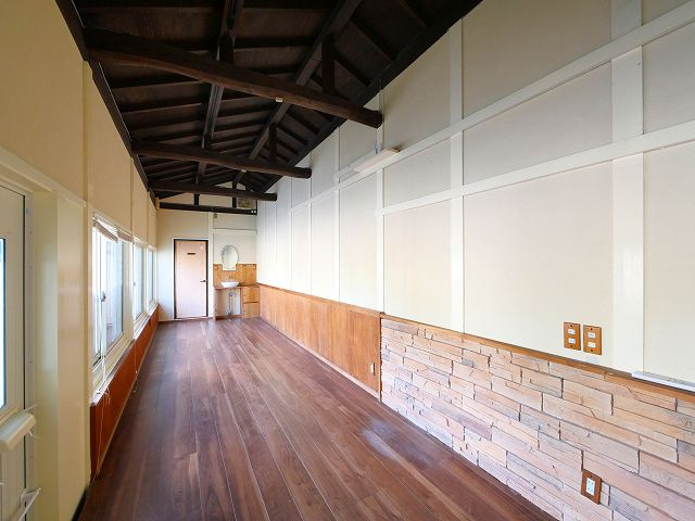 学園大和町　店舗の内装