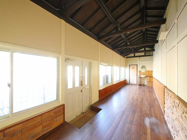 学園大和町　店舗の内装