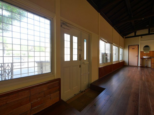 学園大和町　店舗の内装