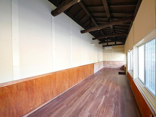 学園大和町　店舗の内装