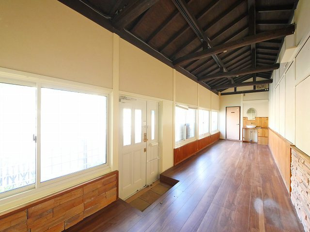 学園大和町　店舗の内装