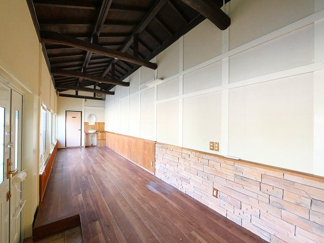 学園大和町　店舗の内装