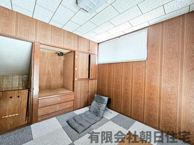 【洋室】 | 山代町中古戸建 | 落ち着いた色調の洋室です