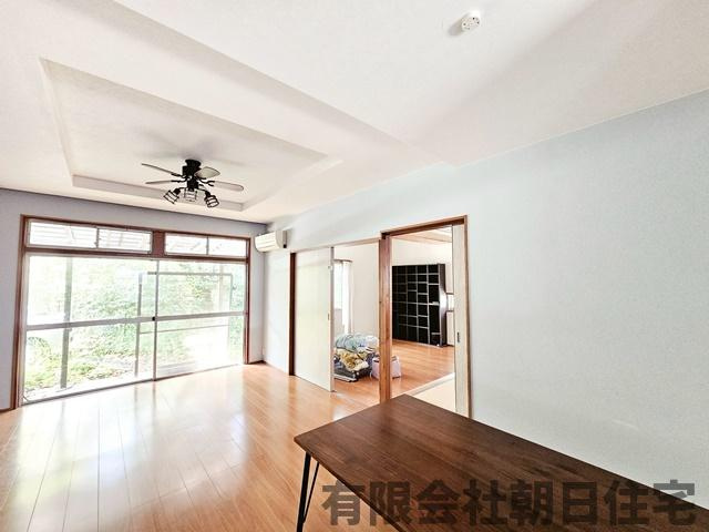 【居間・リビング】 | 山代町中古戸建 | ゆったりとしたリビングです