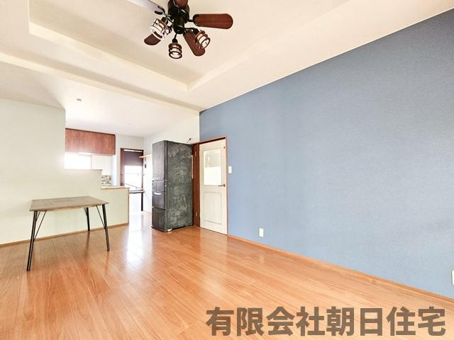 【居間・リビング】 | 山代町中古戸建 | ゆったり過ごせる居間です