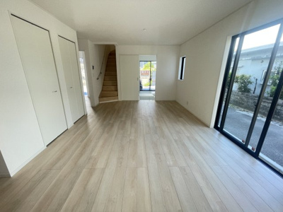 【居間・リビング】 | 金武町屋嘉　第2（全2棟）ラスト2号棟 | 2号棟　LDK17.1帖♪人気のリビング階段＋リビング収納付き♪