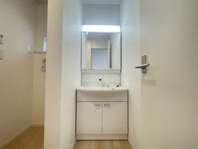 【独立洗面台】 | 金武町屋嘉　第2（全2棟）ラスト2号棟 | 2号棟　三面鏡付き洗髪洗面化粧台♪