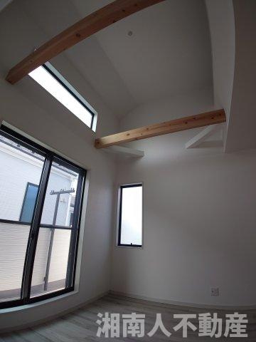 平塚市高浜台　新築戸建の居間・リビング|ゆったり過ごせる居間です