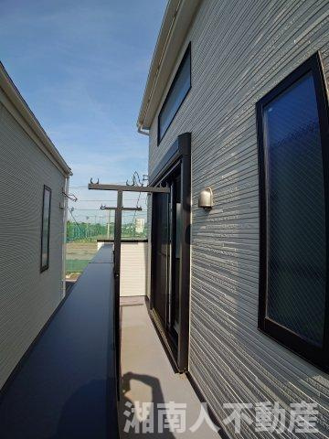 平塚市高浜台　新築戸建のバルコニー|落ち着いた時間を過ごせるバルコニーです