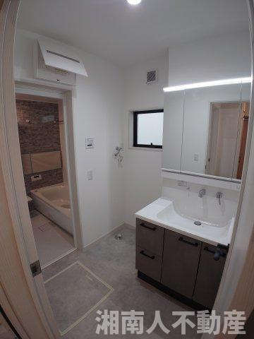 平塚市高浜台　新築戸建のランドリースペース