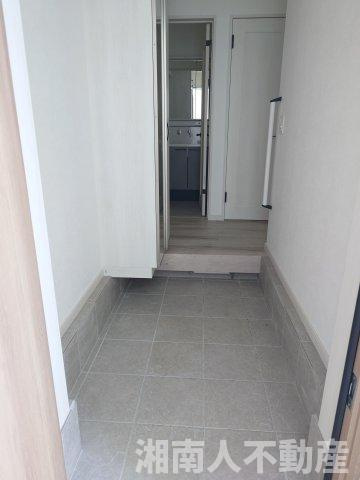 平塚市高浜台　新築戸建の玄関|きれいな玄関です