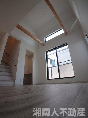 平塚市高浜台　新築戸建の居間・リビング|おしゃれなリビングです