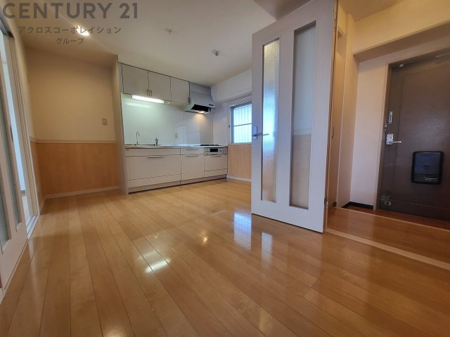 床色が落ち着いた色合いで綺麗です♪