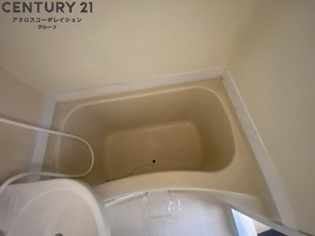 シンプルなユニットタイプの浴室です