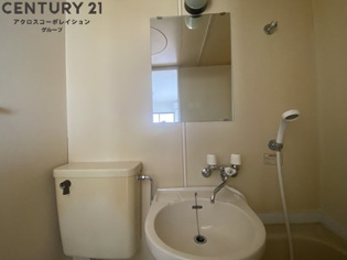 浴室内に洗面台があります