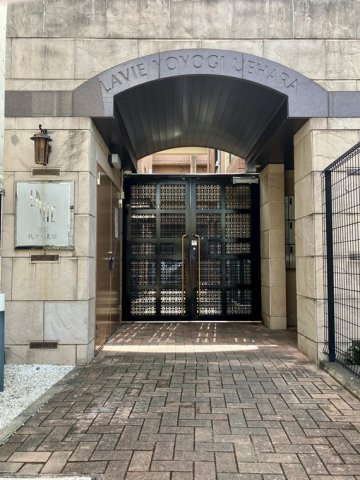 ラビ代々木上原のエントランス