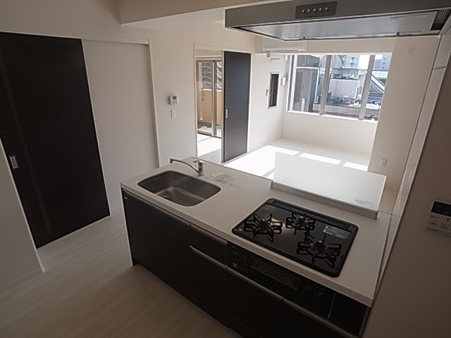 神戸市長田区神楽町５丁目の賃貸マンションのキッチン|システムキッチン（ガス3口）