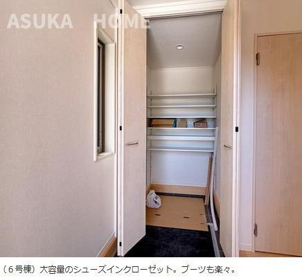 中希望ヶ丘新築戸建の玄関|シューズクローゼット