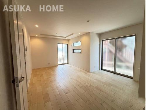 中希望ヶ丘新築戸建の居間・リビング|使いやすい居間です