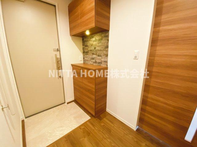 リジエール南屋敷Ⅲの内装|広いスペースの玄関です(^^)