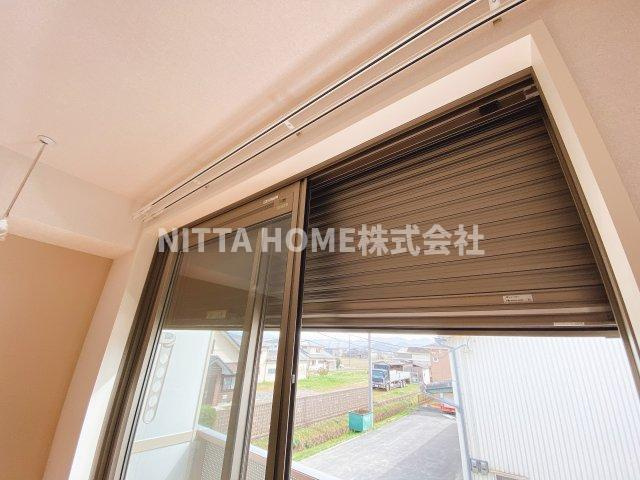 リジエール南屋敷Ⅲの設備|シャッター・雨戸付きで防犯面も安心です○