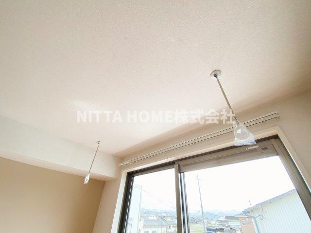 リジエール南屋敷Ⅲのその他|室内物干しも設置済み☆