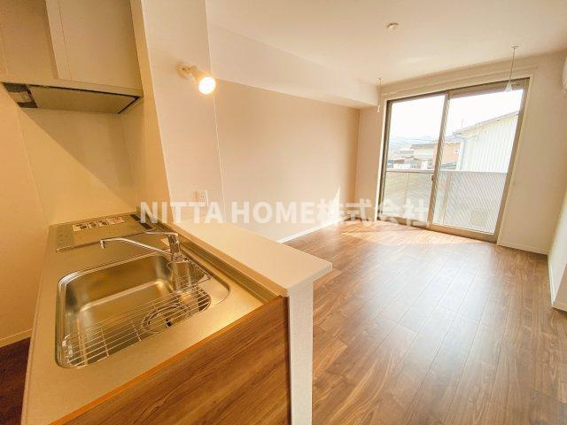 リジエール南屋敷Ⅲのキッチン|リビングを見渡せるカウンターキッチン(*^-^*)