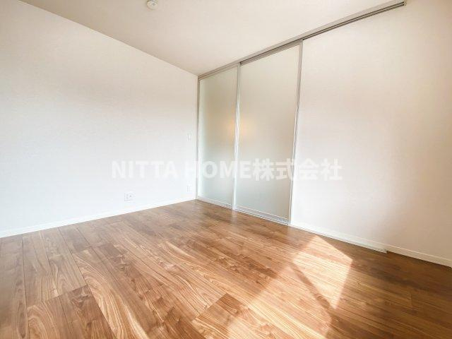 リジエール南屋敷Ⅲの洋室|※お部屋の色味が異なる場合がありますがご了承ください。