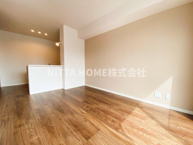 リジエール南屋敷Ⅲの居間・リビング|全戸角部屋です(*^_^*)