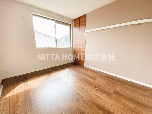 リジエール南屋敷Ⅲの内装|独立した洋室6.4帖です(*^^*)