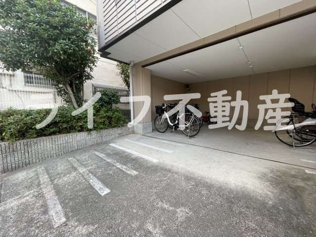 ディグナーザの駐車場|駐車場があるので、車を買う予定の方も安心です