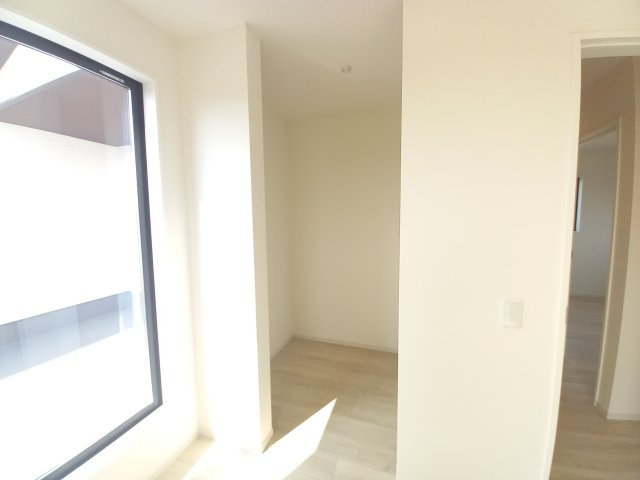 水戸市河和田　1期の収納|ウォークインクローゼットには衣類だけでなく、趣味のグッズもたっぷり収納できます