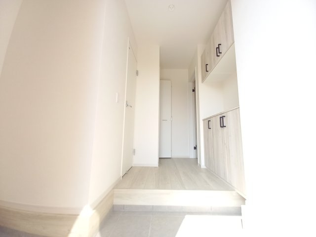 水戸市河和田　1期の玄関|シューズインクローゼットには、ベビーカーや遊び道具、災害用グッズを収納いただけます