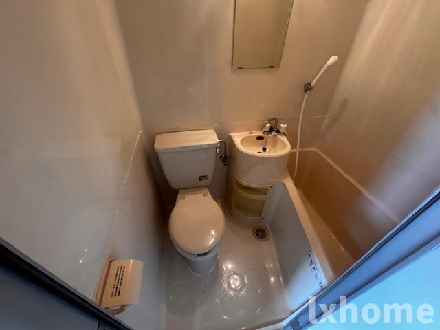 コーポ扇のトイレ|落ち着いた色調のトイレです