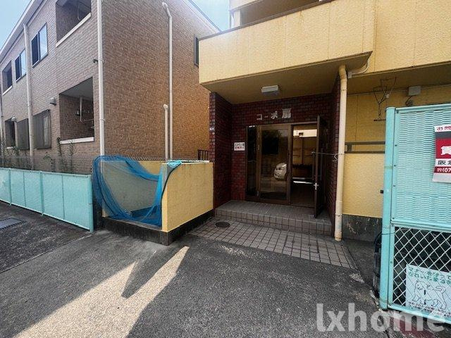 コーポ扇のエントランス|ゆとりのあるエントランスです