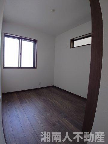 平塚市高浜台　新築戸建の洋室|個人の部屋や寝室として使える洋室です