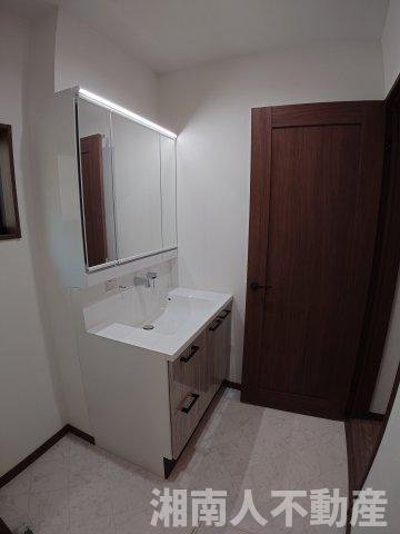 平塚市高浜台　新築戸建の独立洗面台|独立洗面台です