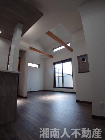 平塚市高浜台　新築戸建の居間・リビング|おしゃれな居間です