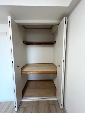 京阪「丹波橋」駅徒歩１6分◆東高瀬川を望むリフォーム済み３ＬＤＫ住戸◆丹波橋日光ハイツの洋室|クローゼット