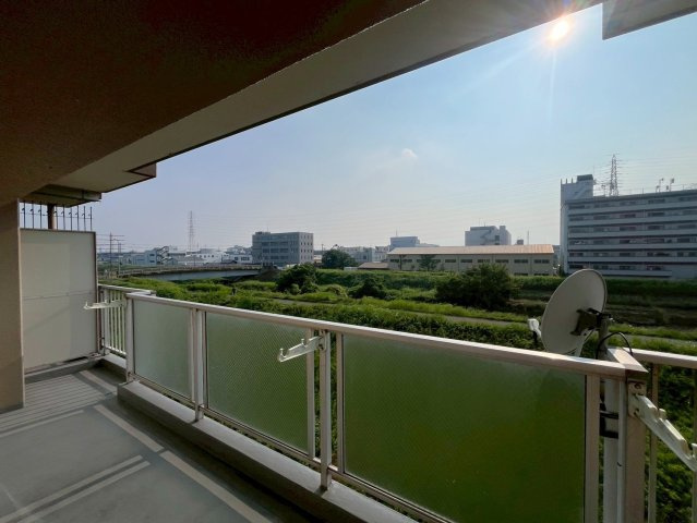 京阪「丹波橋」駅徒歩１6分◆東高瀬川を望むリフォーム済み３ＬＤＫ住戸◆丹波橋日光ハイツのバルコニー|バルコニー