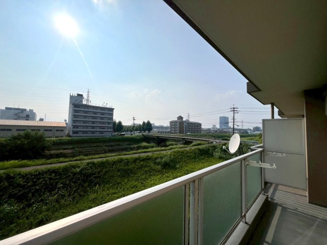 京阪「丹波橋」駅徒歩１6分◆東高瀬川を望むリフォーム済み３ＬＤＫ住戸◆丹波橋日光ハイツのバルコニー|バルコニー